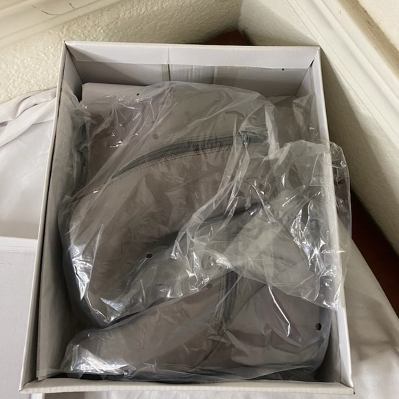 FOREVER 21 BOOTIES - Picture 5 of 6